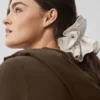 Mesh Sweet Nothing Oversize-hårstrikk – elfenben