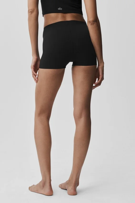 2" Alo Softsculpt Mid-Rise Short – svart