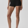 2" Alo Softsculpt Mid-Rise Short – svart