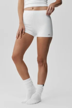 2" Alo Softsculpt shorts med middels høy midje – hvit