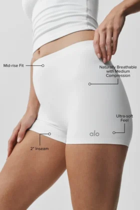 2″ Alo Softsculpt shorts med middels høy midje – hvit
