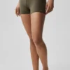 3" Alo Softsculpt High-Waist Precision Shorts – oliventrær
