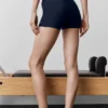 3" High-Waist Airlift slank shorts – marineblå