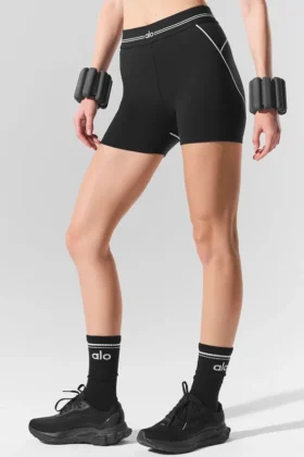4″ Airbrush-shorts med High-Waist og hjerteprint – svart/hvit