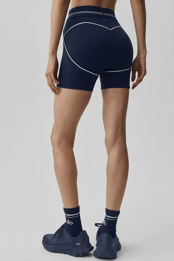 4" High-Waist Airbrush Heart Throb Shorts – Navy/hvit