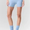 4” High-Waist Alosoft shorts med hjerteprint – Seashell Blue Heather/White