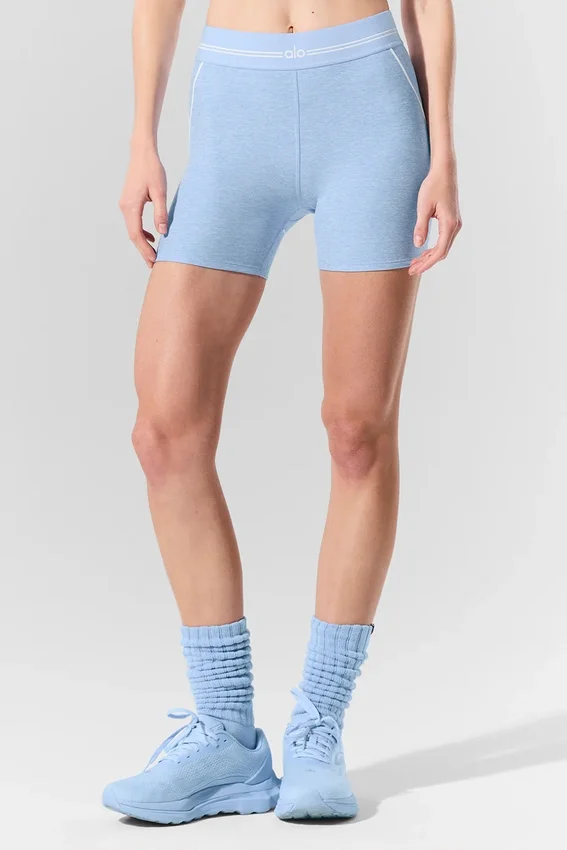 4” High-Waist Alosoft shorts med hjerteprint – Seashell Blue Heather/White