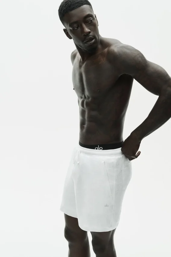 7" linjersey-shorts i kyststil – hvit