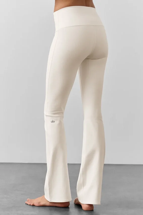 Airbrush High-Waist Bootcut Tights – elfenben