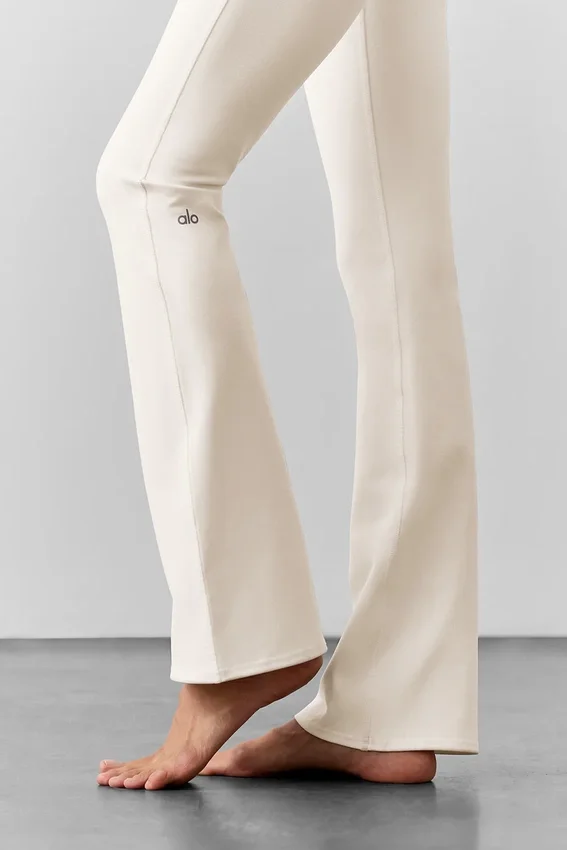 Airbrush High-Waist Bootcut Tights – elfenben