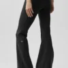 Airbrush Legging med lav midje og bootcut-ben – svart