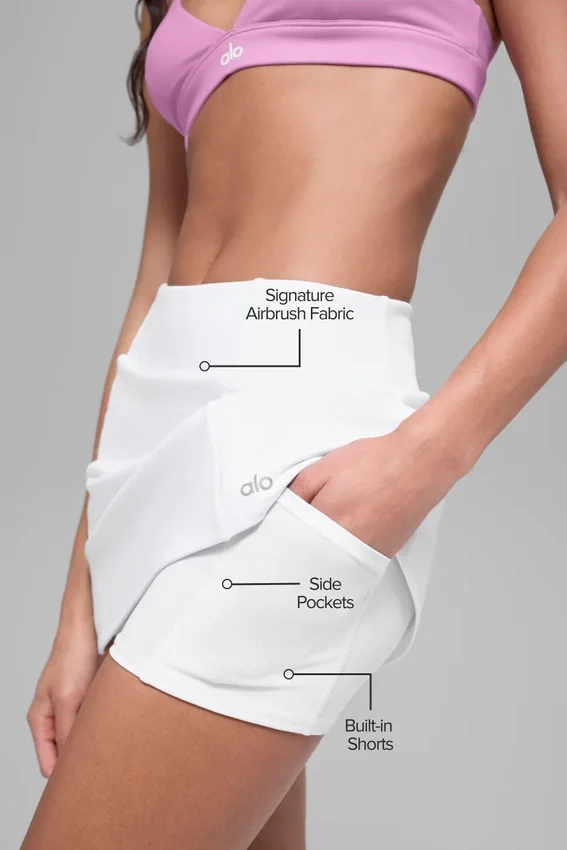 Airbrush tennis-skjørt med High-Waist-passform og god passform – hvitt