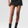 Airbrush-tennisskjørt med High-Waist-passform og «Good Form»-passform – svart