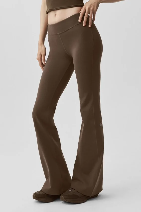 Airbrush-tights med lav midje og bootcut-ben – Espresso