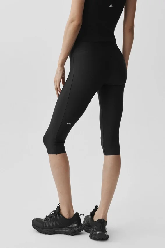 Airlift High-Waist Sleek Capri – svart