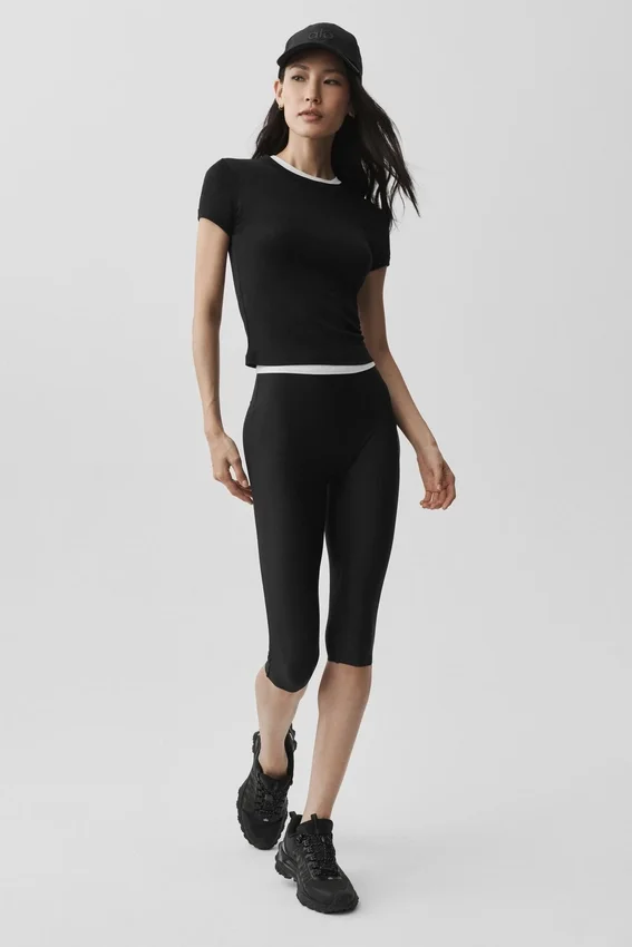 Airlift High-Waist Sleek Capri – svart