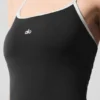 Alo Softsculpt halterneck-tenniskjole – svart/hvit