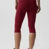 Alo Softsculpt lavt sittende capribukser med brettet linning – Summer Romance Red