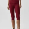 Alo Softsculpt lavt sittende capribukser med brettet linning – Summer Romance Red