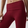 Alo Softsculpt lavt sittende capribukser med brettet linning – Summer Romance Red