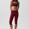 Alo Softsculpt lavt sittende capribukser med brettet linning – Summer Romance Red