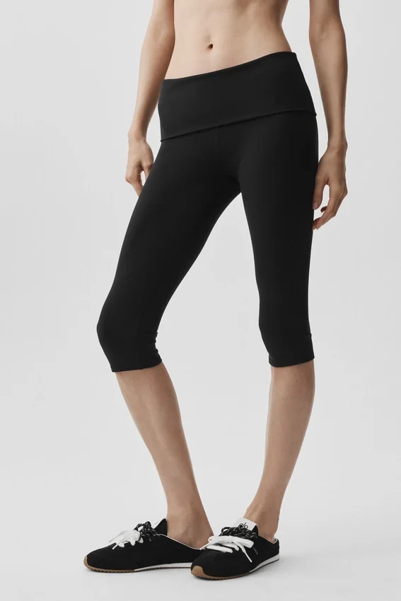 Alo Softsculpt Low-Rise Foldover Capri – Svart