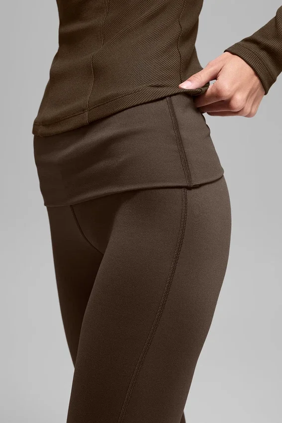 Alo Softsculpt tights with a folded lining and expanded leg – Espresso