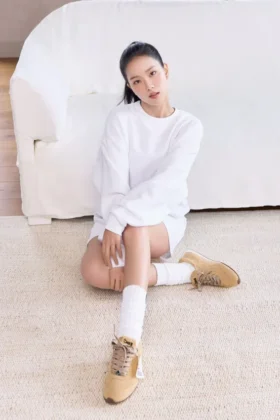 Alo Sunset Sneakers + Jisoo – Caramel Cream