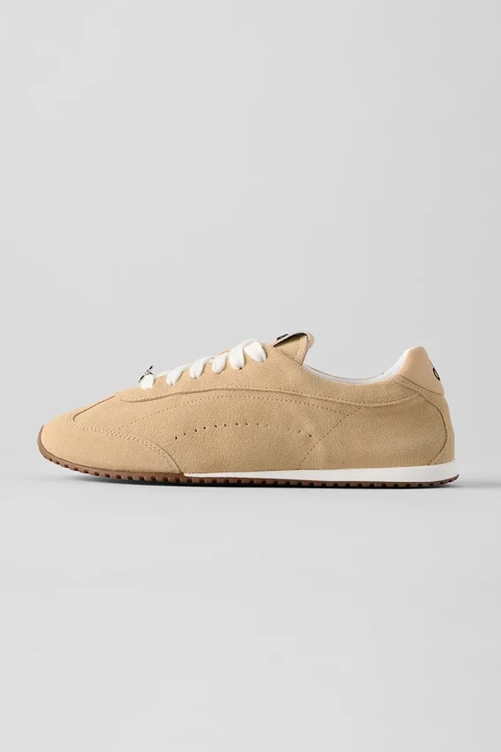 Alo Sunset Sneakers + Jisoo – Caramel Cream