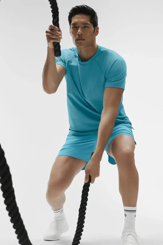 Alo Vapor T-shorts med rund hals og korte ermer – Blue Breeze