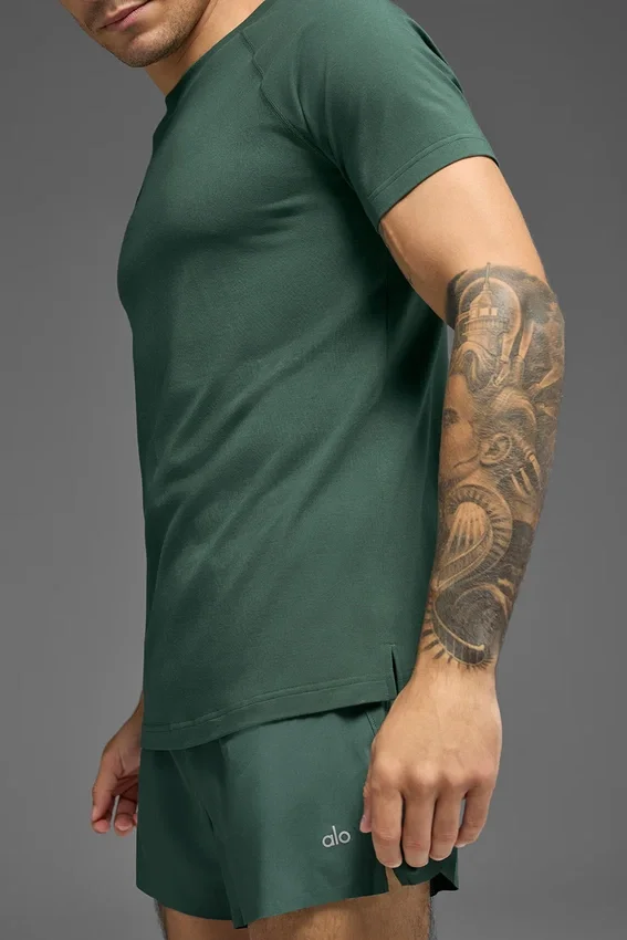 Alo Vapor T-skjorte med rund hals og korte ermer – Clover Green