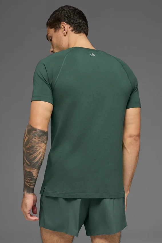 Alo Vapor T-skjorte med rund hals og korte ermer – Clover Green