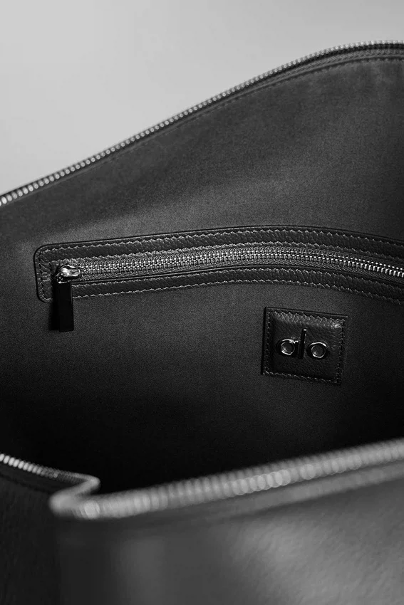 Alo Voyage Duffelbagger – svart skinn