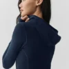 Alosoft Sincere tettsittende jakke – marineblå