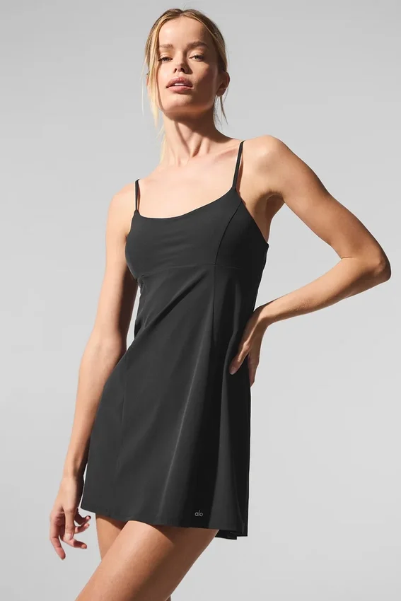 Breezy tenniskjole – svart