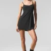 Breezy tenniskjole – svart