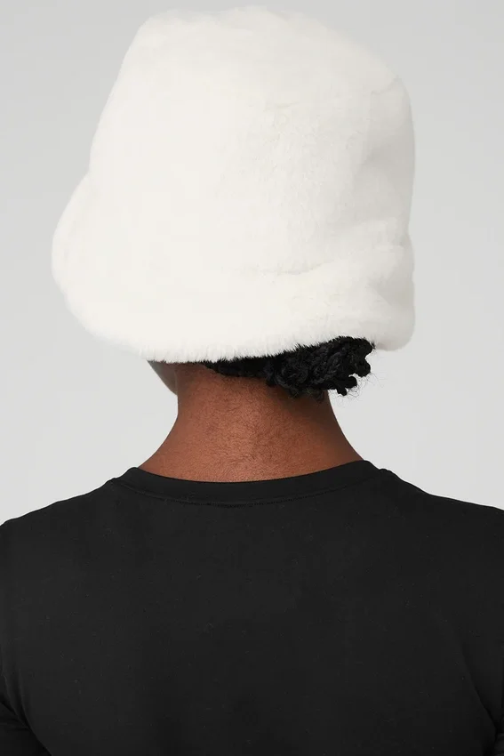 Bucket-hatt i imitert pels – Ivory