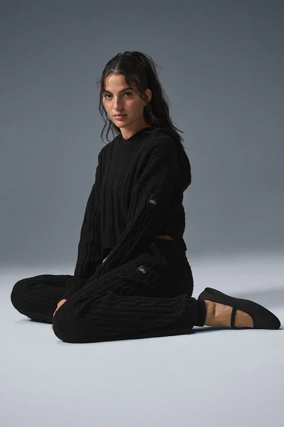 Cable Knit Winter Bliss-hettegenser – svart