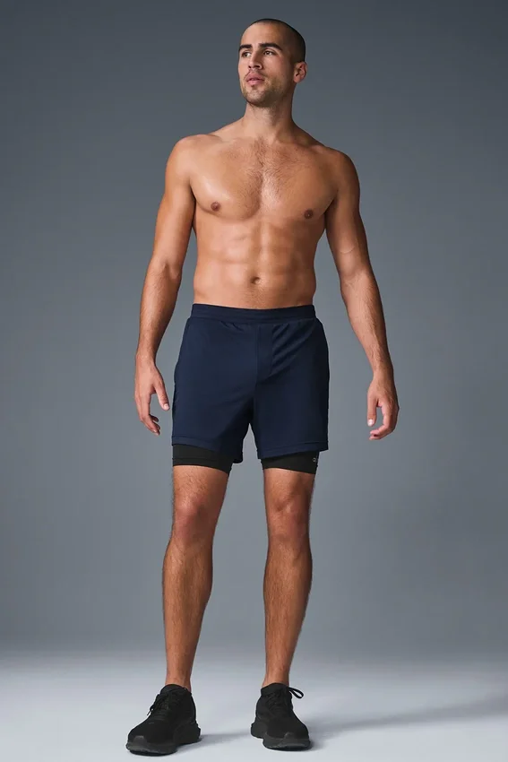 Conquer React 2-i-1 Performance-shorts – marineblå/svart