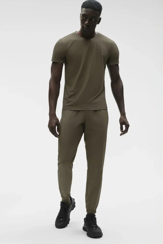 Conquer Reform T-skjorte med rund hals og korte ermer – Olive Tree