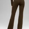 Denimstrikkede High-Waist-bukser med utvidet ben – Espresso/svart