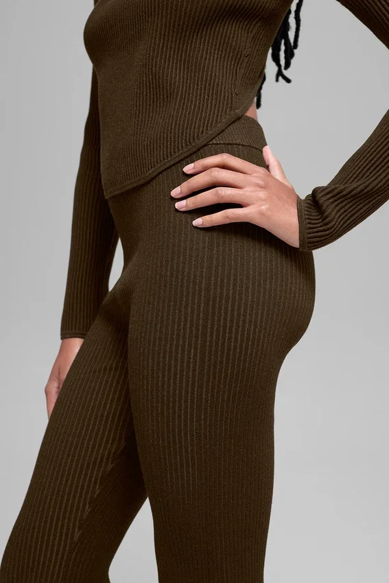 Denimstrikkede High-Waist-bukser med utvidet ben – Espresso/svart