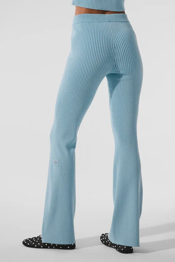 Denimstrikkede High-Waist-bukser med utvidet ben – himmelblå/mørk himmelblå