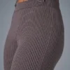 Denimstrikkede High-Waist-bukser med utvidet ben – Raisinette/svart