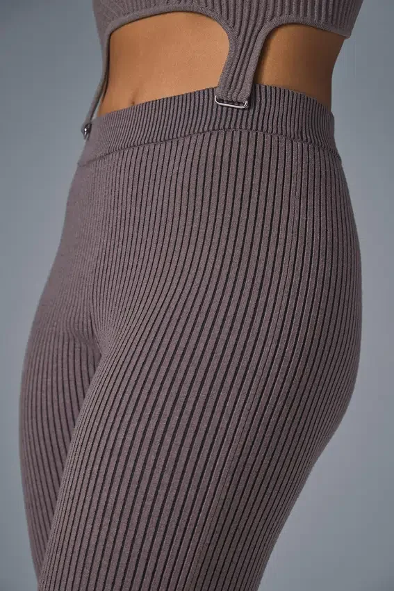 Denimstrikkede High-Waist-bukser med utvidet ben – Raisinette/svart