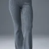 Denimstrikkede High-Waist-bukser med utvidet ben – stålgrå/antracitt