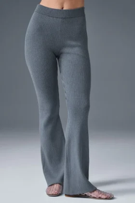 Denimstrikkede High-Waist-bukser med utvidet ben – stålgrå/antracitt