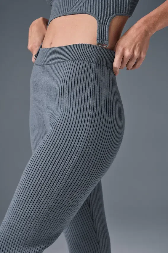 Denimstrikkede High-Waist-bukser med utvidet ben – stålgrå/antracitt