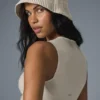 Denimstrikket cloche – elfenben/havremelk