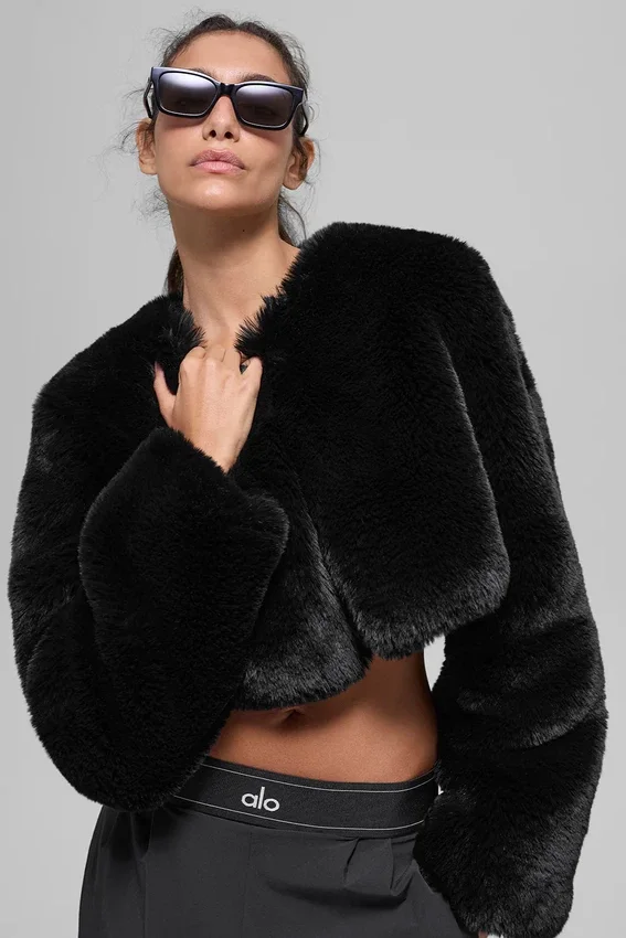 Faux Fur Chic kort jakke – svart